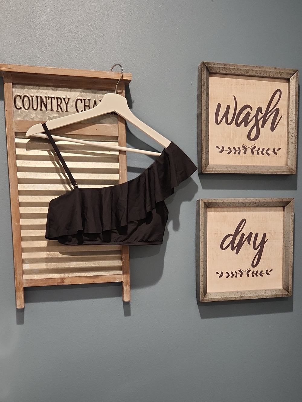 Kona Sol Black One-Shoulder Ruffle Wall Accent
